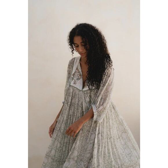 DAUGHTERS OF INDIA Diya Midi Dress in Pistacho Green Size XS - Picture 2 of 16